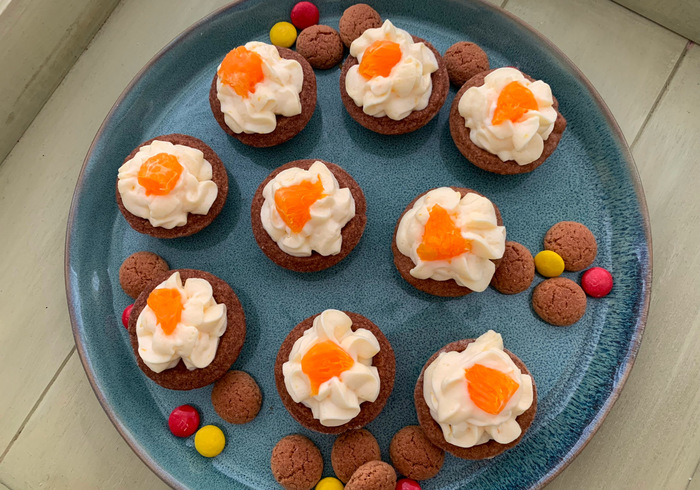 Speculaas cups with orange mousse