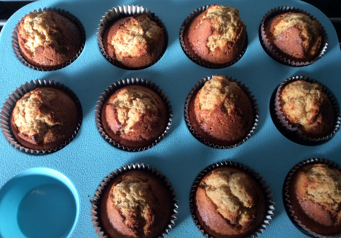 Cinnamon muffins with syrup 08