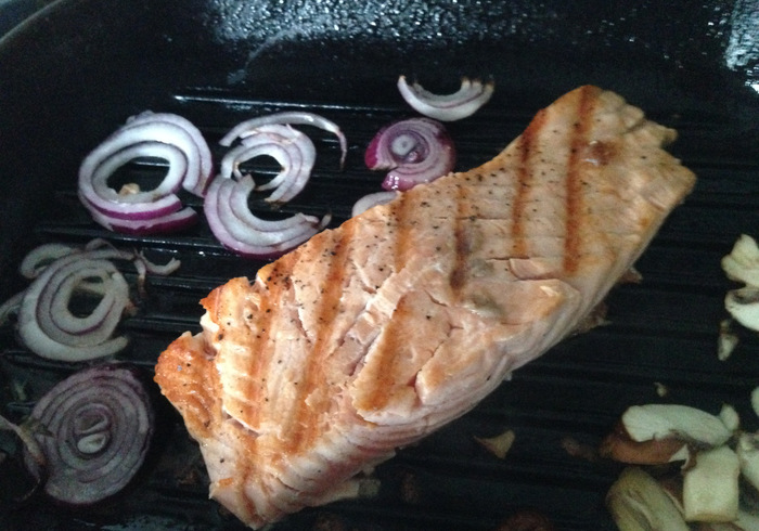 Fresh salmon burger 06