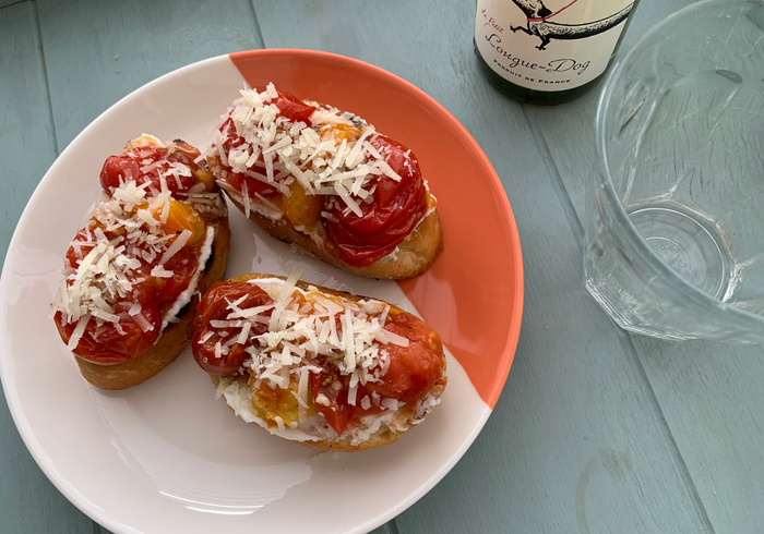 Ricotta tomato crostini sidepicll