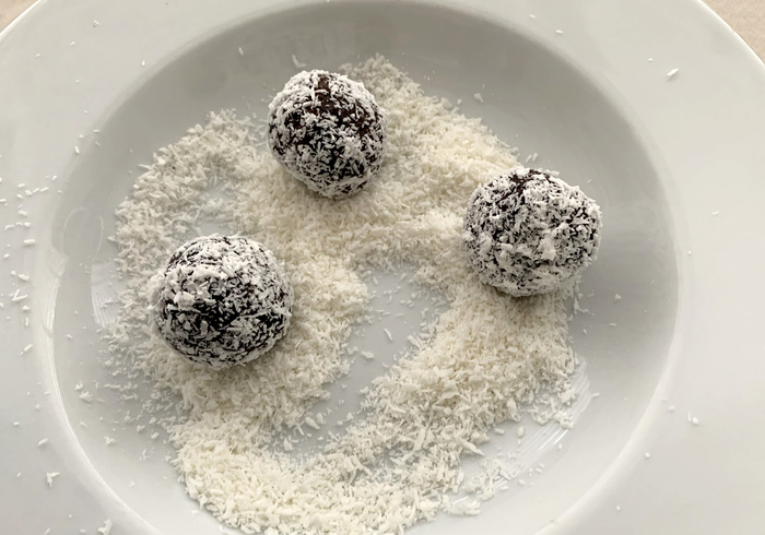Chocolate date truffles 08