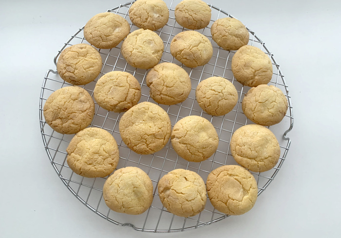 White chocolate custard cookies 18