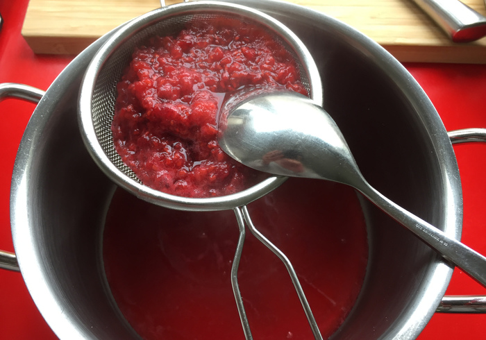 Raspberry syrup 05