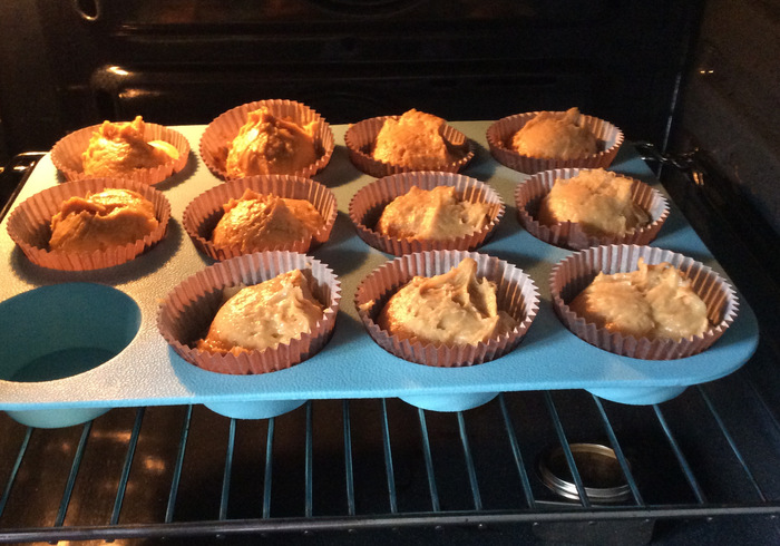 Cinnamon muffins with syrup 07