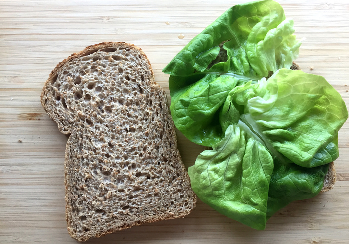 Volkorenbrood tonijnsalade 06