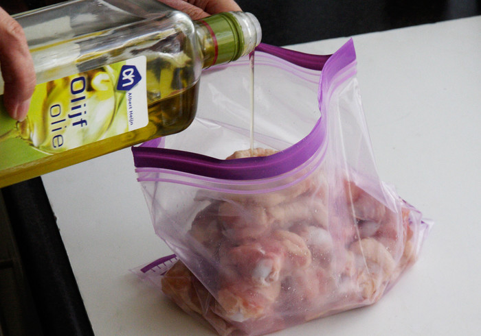 Hot chicken wings 02