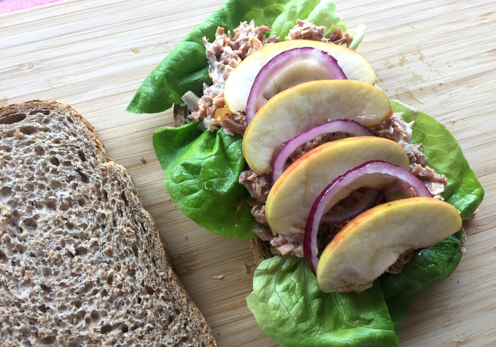 Volkorenbrood tonijnsalade 08