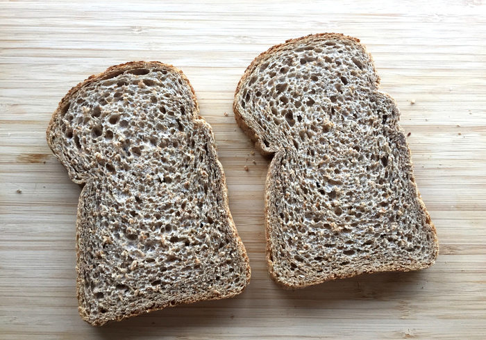 Volkorenbrood tonijnsalade 05