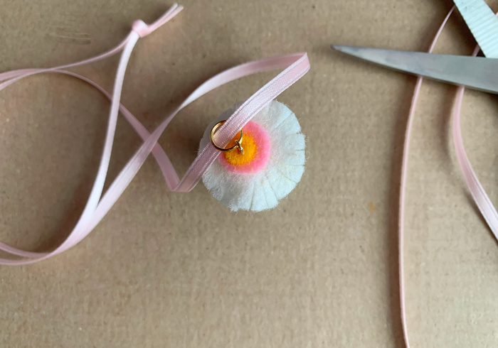 Een medeliefjes ketting 08