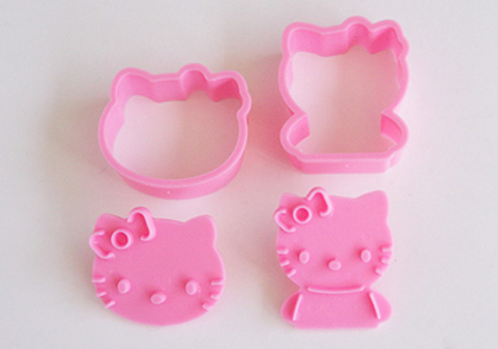 Hello kitty cupcakes side