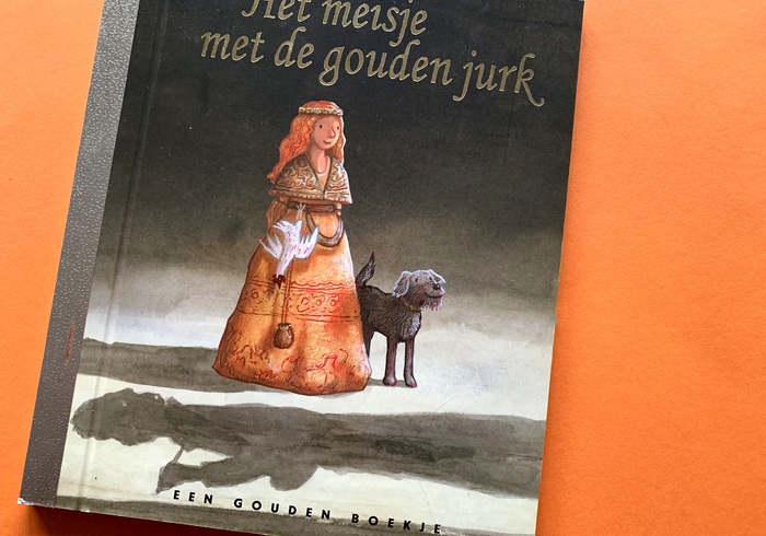 Het meisje met de gouden jurk sidepic
