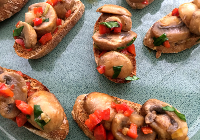 Paddenstoelen crostini sidepicll