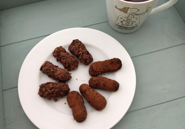 Chocolate amaretto truffels sidepicll
