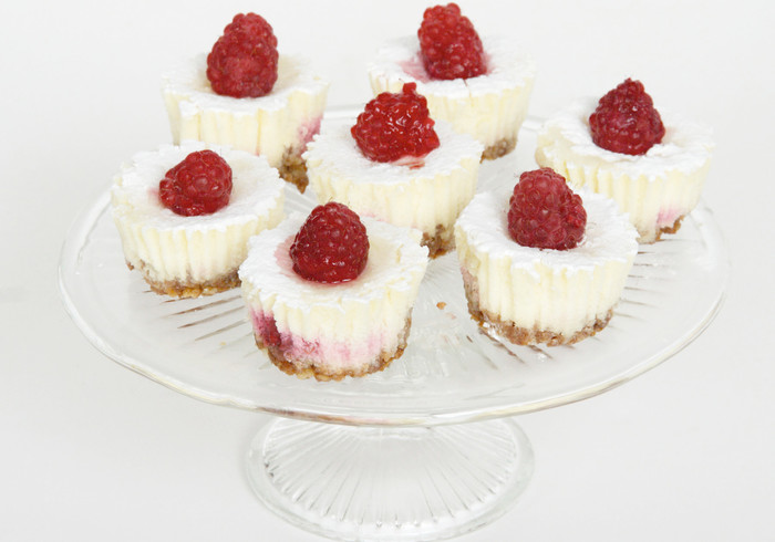 Mini frambozen cheesecakes home