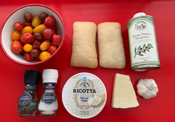Ricotta tomato crostini  sidepic