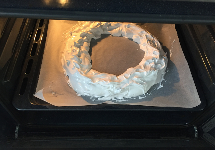 Meringue christmas wreath 13