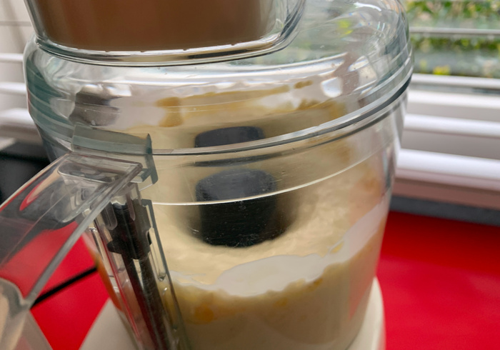 Banana split smoothie 05