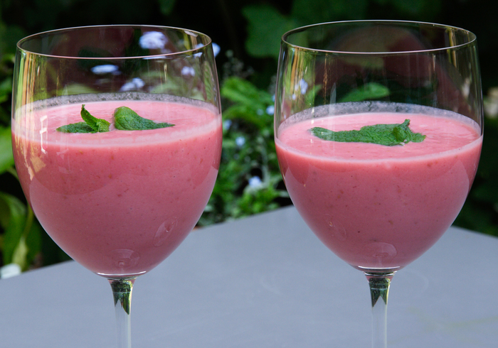 Peach raspberry smoothie 06