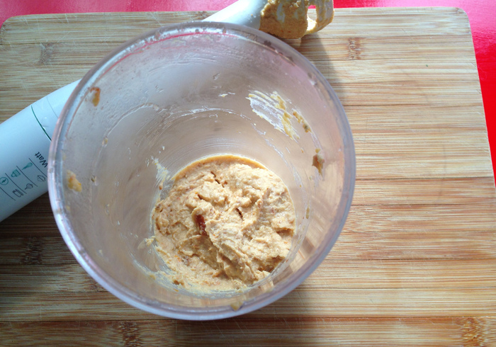 Sun dried tomato hummus 05