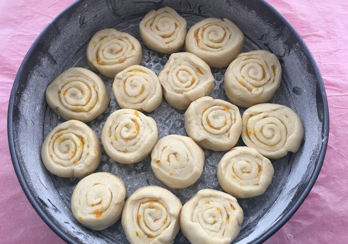 Zoete oranje broodjes 12