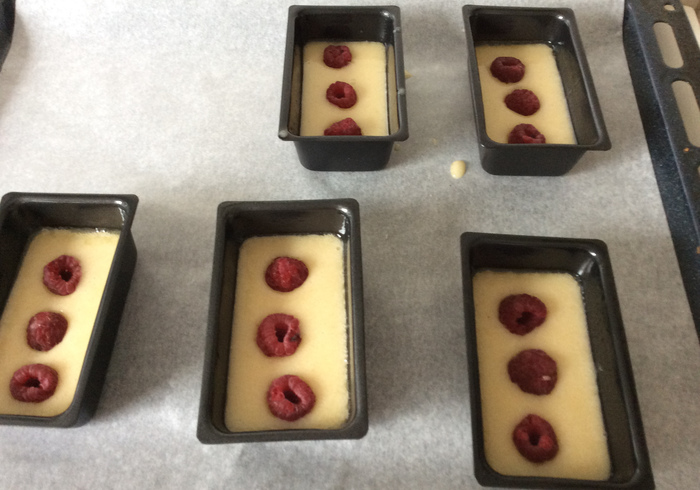 Raspberry financiers 11