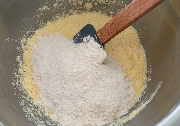 Sprinkle sponge cake 03
