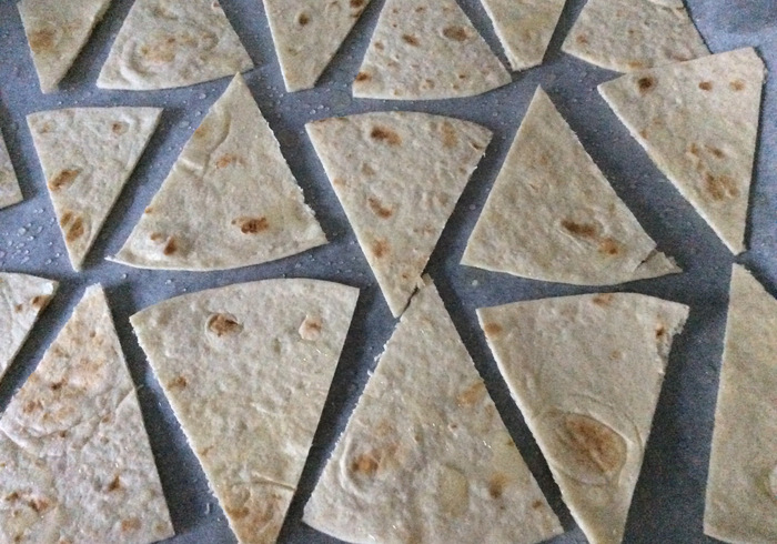 Guacamole tortilla chips 02