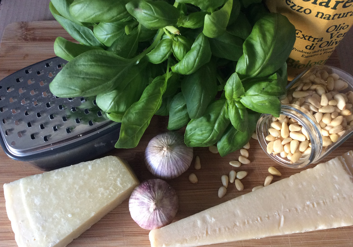 Basilicum pesto sidepic