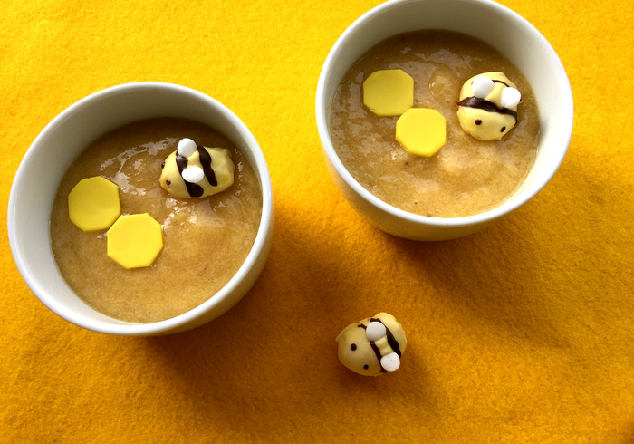 Smoothie bowl bee home