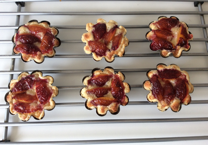 Plum tartlets 20