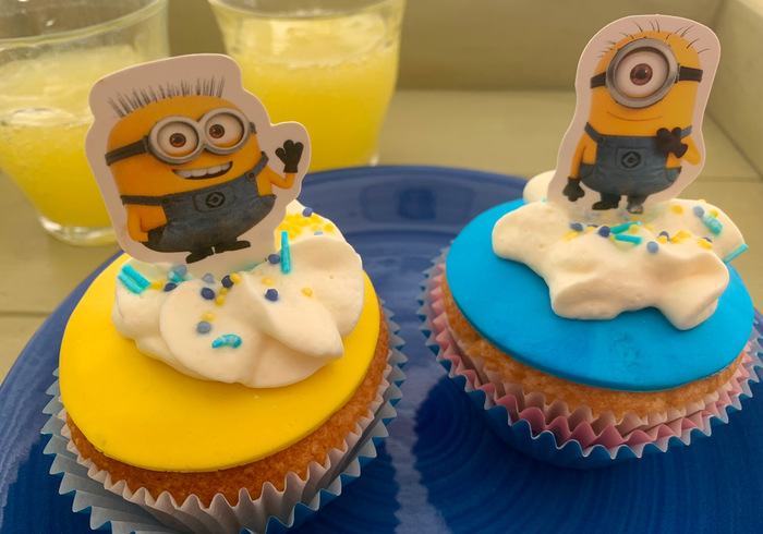 Minion cupcakes sidepicll