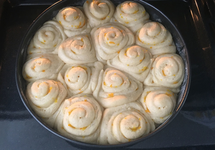 Zoete oranje broodjes 14