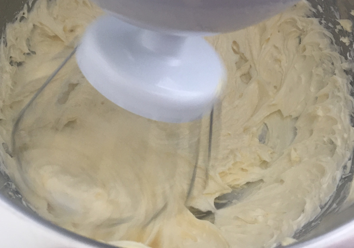 Italian meringue butter cream 06