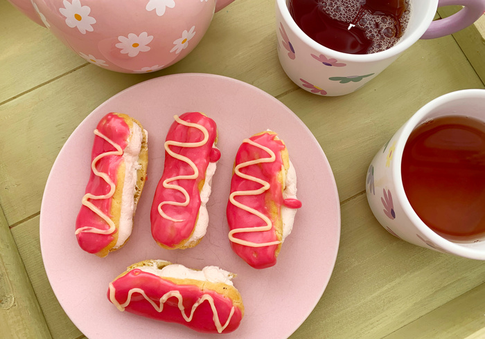 Mini raspberry eclairs sidepicll