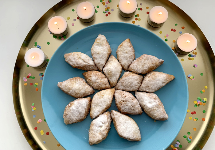 Maida biscuits home