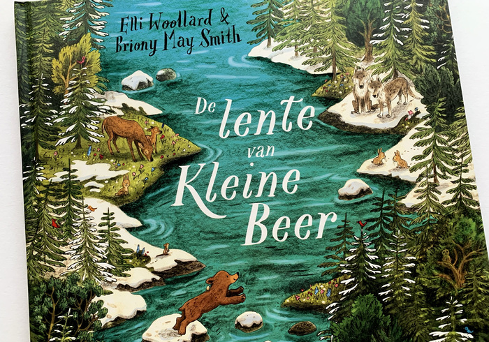 De lente van kleine beer sidepic