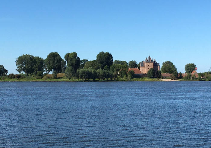Slot loevestein sidepic