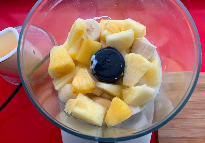 Banana split smoothie 04