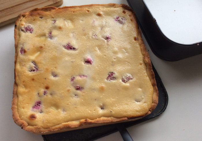 Raspberry traybake 29