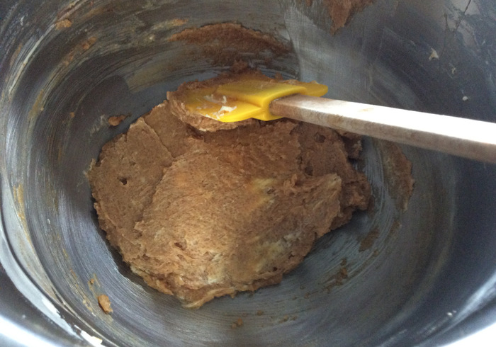 Cinnamon muffins with syrup 03