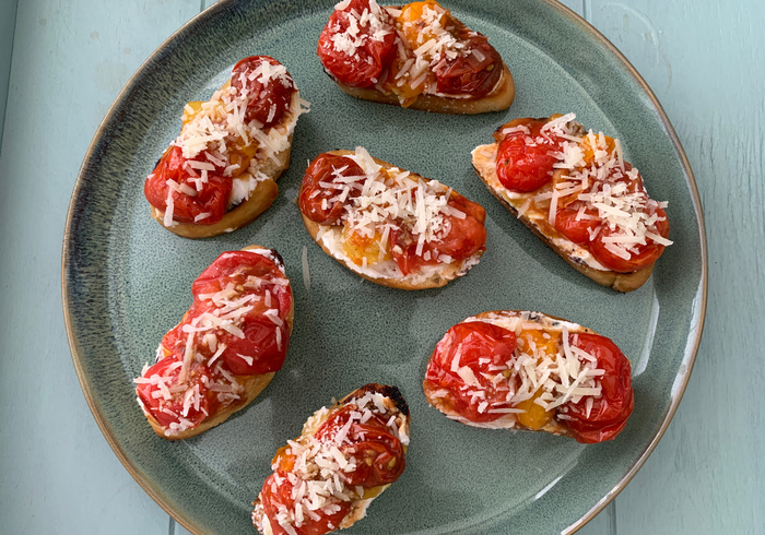 Ricotta tomato crostini homepage