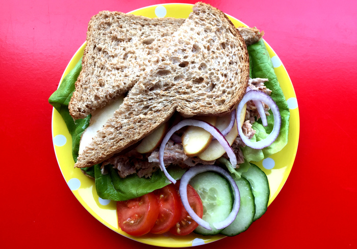 Volkorenbrood tonijnsalade home