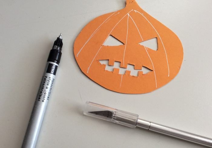 Halloween mobile 03