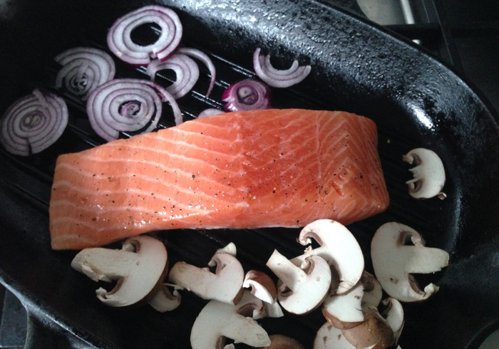 Fresh salmon burger 05