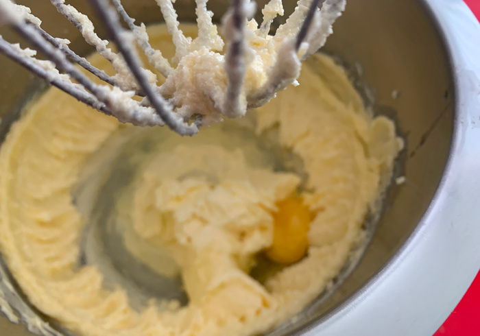 Sprinkle sponge cake 02