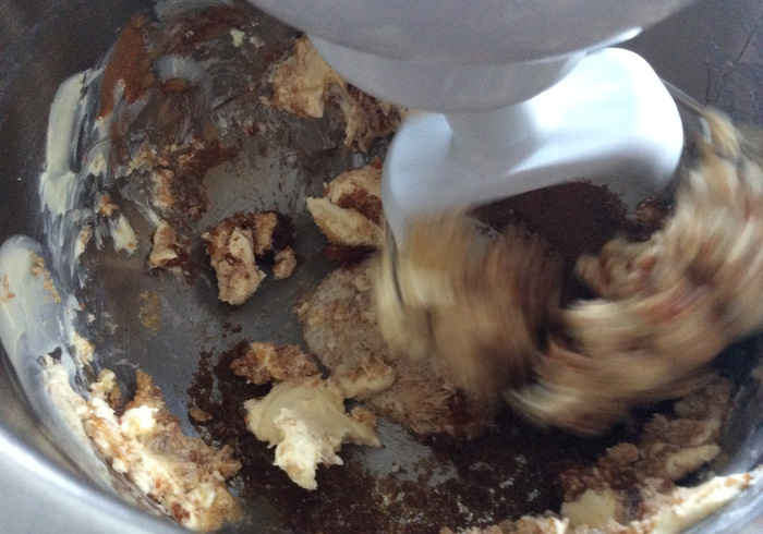 Cinnamon muffins with syrup 02
