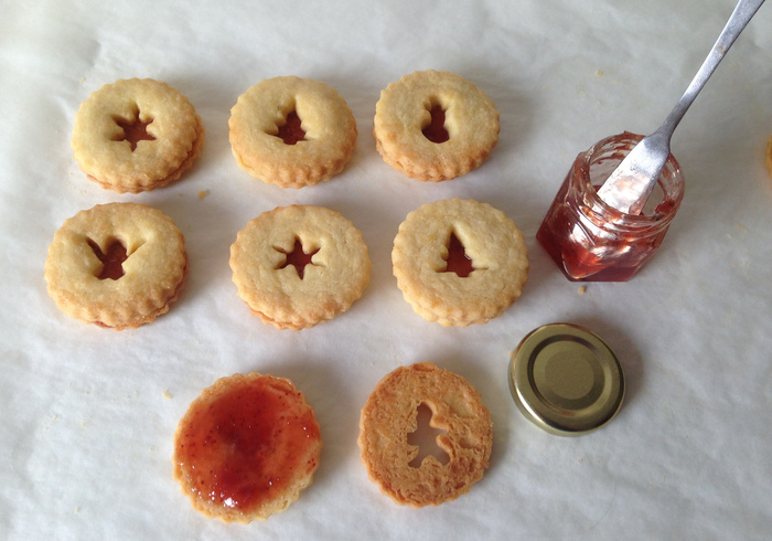 Linzer biscuits 13