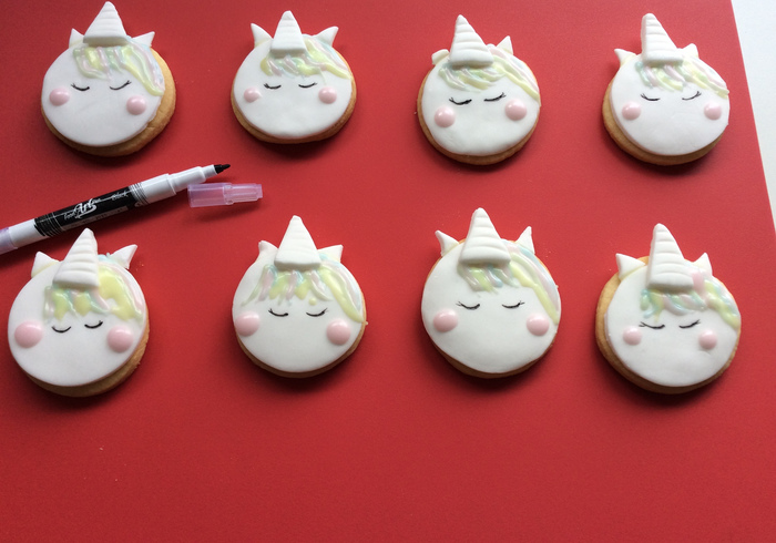 Unicorn biscuits 09