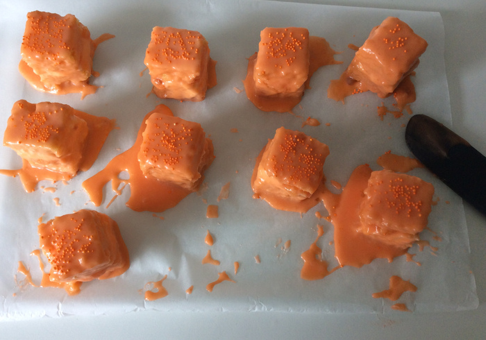 Fondant fancies 21