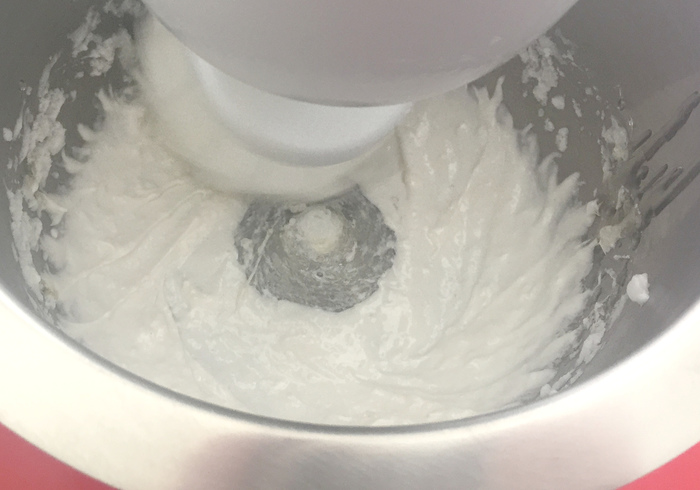 Italian meringue butter cream 03